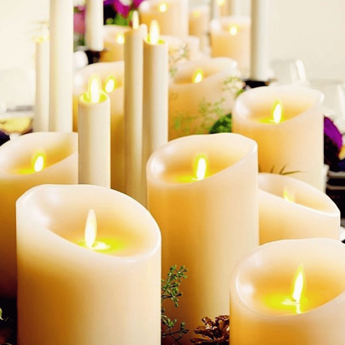 Christmas centerpiece ideas with candles, greenery, pine cones