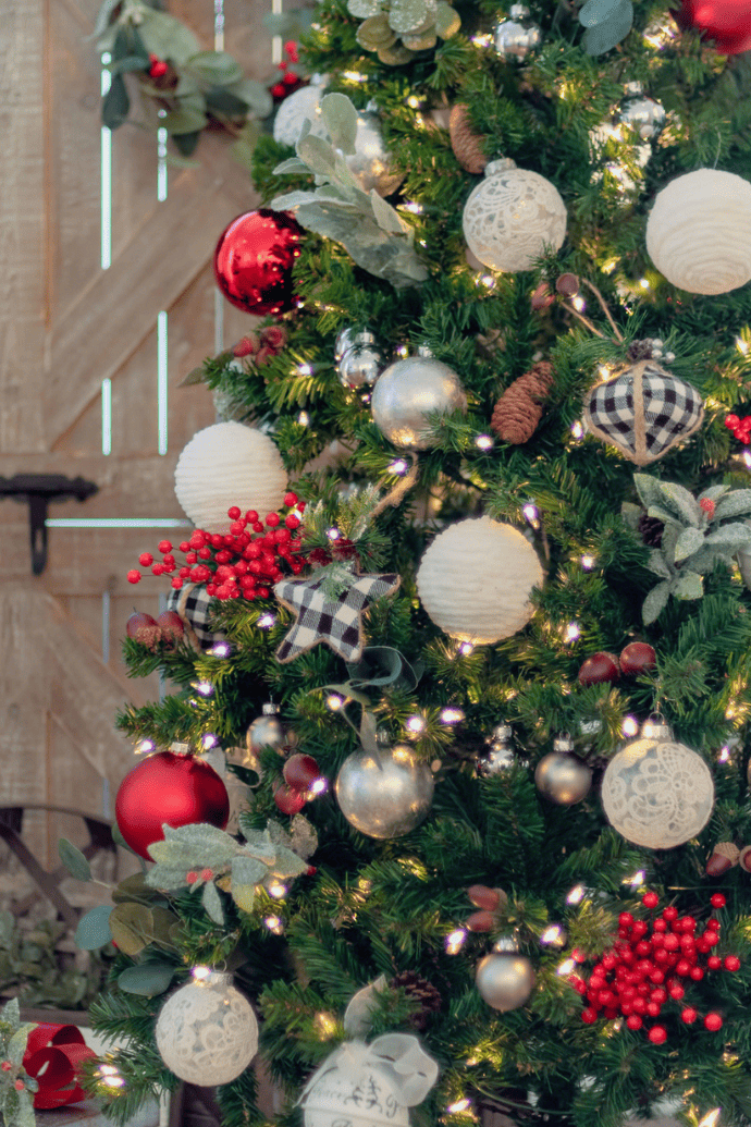 farmhouse christmas tree with ornaments