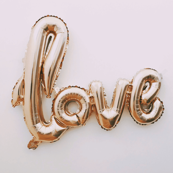 love balloon sign for wedding